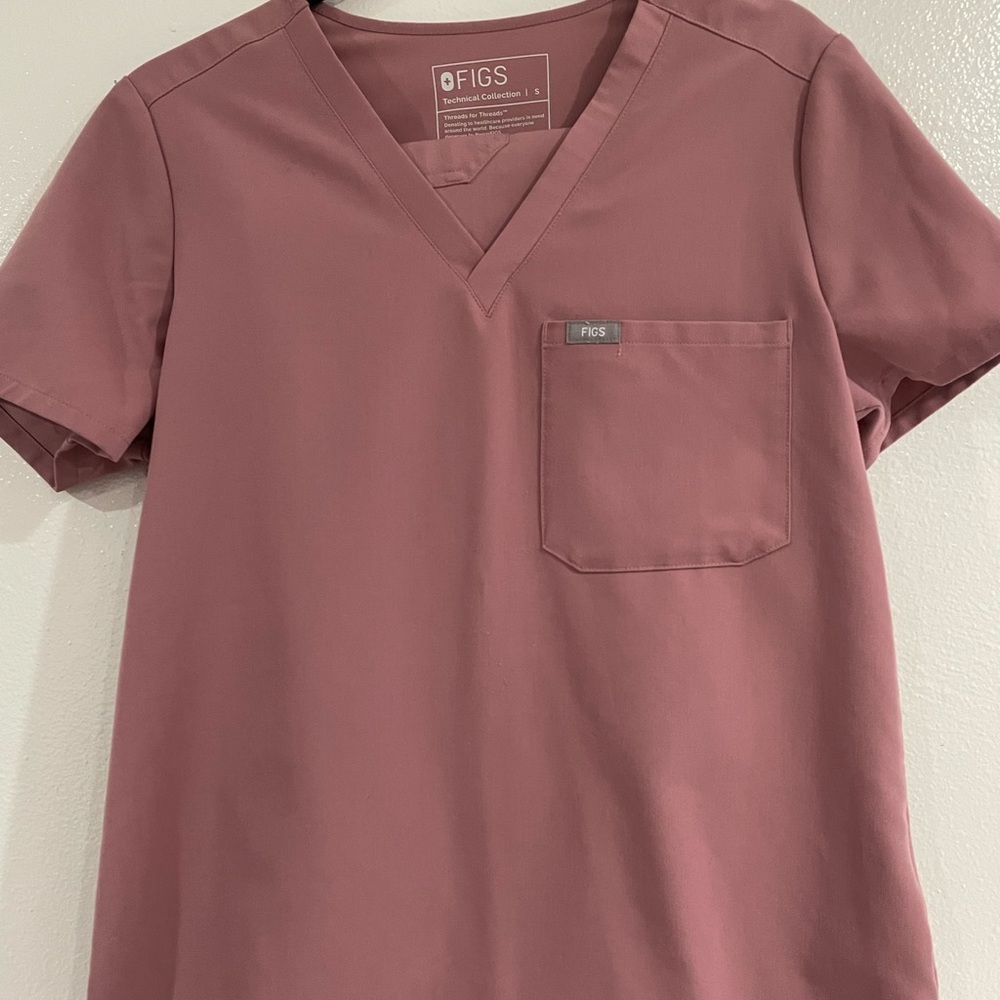FIGS limited edition color Mauve, YOLA scrub pants & Catarina top, size small